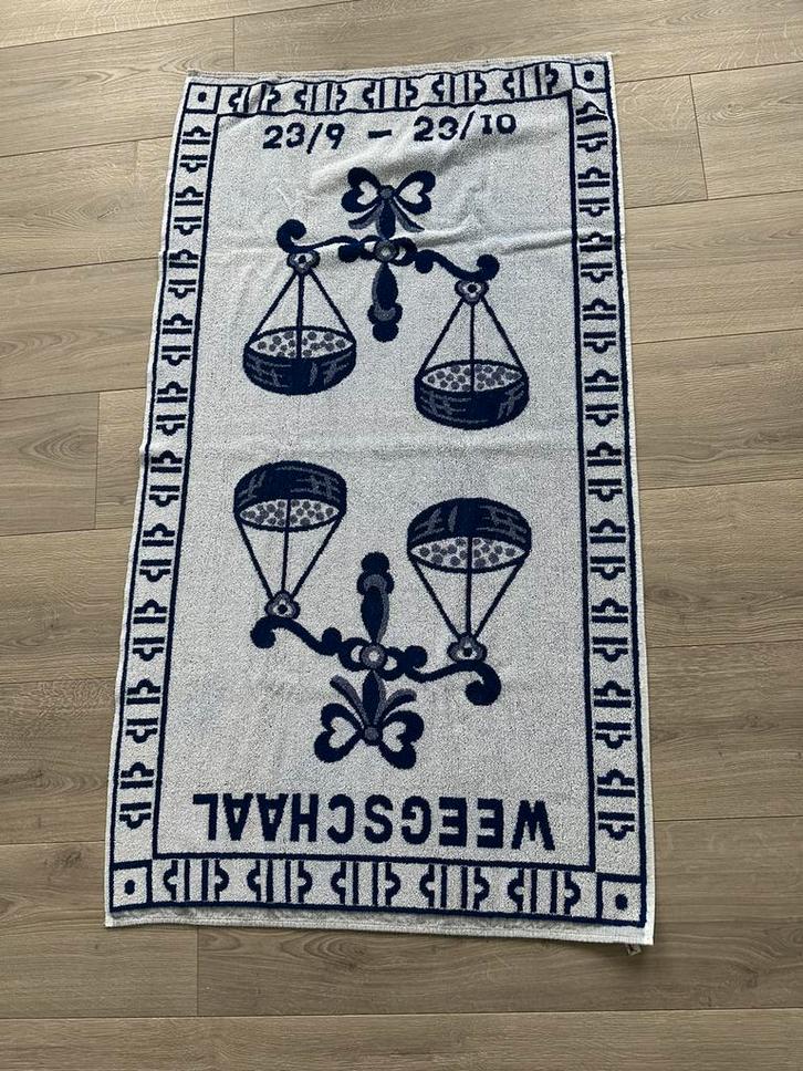 Nieuw grote handdoek met Sterrenbeeld Weegschaal, Huis en Inrichting, Badkamer | Badtextiel en Accessoires, Nieuw, Handdoek, Blauw