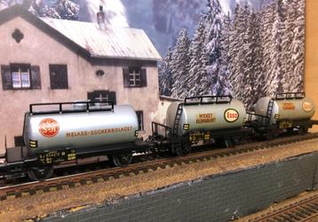 Märklin 5 zweedse ketel wagons 4524 + 4528 SJ  beschikbaar voor biedingen