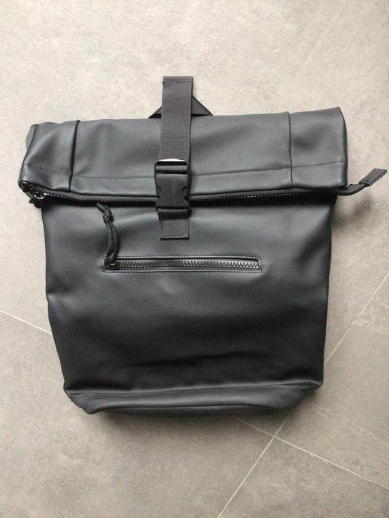 Mooie ruime mat zwarte rugtas als nieuw KOOPJE, Sieraden, Tassen en Uiterlijk, Tassen | Rugtassen, Zo goed als nieuw, Overige merken