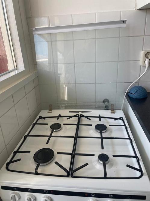 zo goed als nieuw gasfornuis plus oven 2 gebruikt, Witgoed en Apparatuur, Fornuizen, Zo goed als nieuw, Vrijstaand, Gas, 4 kookzones