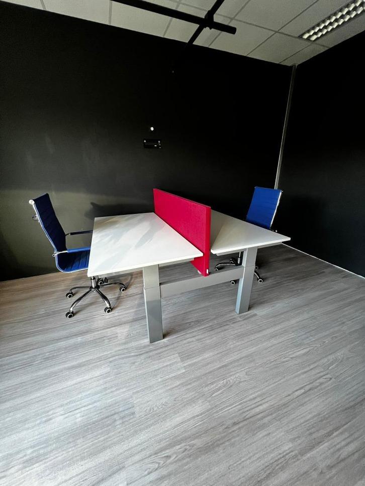 In hoogte verstelbaar duo-bureau 170x160 cm met tussenwand, Huis en Inrichting, Bureaus, Gebruikt, Bureau, In hoogte verstelbaar