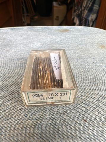 Singer Lockmachine Naalden - Rondkolf beschikbaar voor biedingen