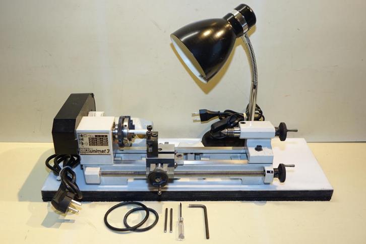 Emco Unimat 3 hobby metaaldraaibank topstaat met lamp, Doe-het-zelf en Verbouw, Draaibanken, Gebruikt, Metaaldraaibank, Minder dan 500 mm