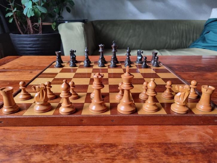 Vintage schaak- en damspel, Hobby en Vrije tijd, Gezelschapsspellen | Bordspellen, Gebruikt, Ophalen of Verzenden