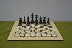 Vintage schaakbord met kunststof schaakstukken groen vilten, Een of twee spelers, Ophalen of Verzenden, Gebruikt