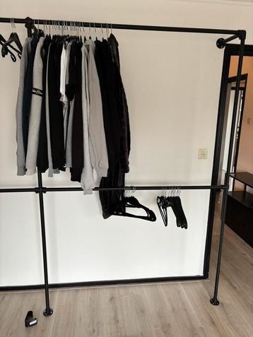 Industrieel Kledingrek - Stevig & Groot beschikbaar voor biedingen