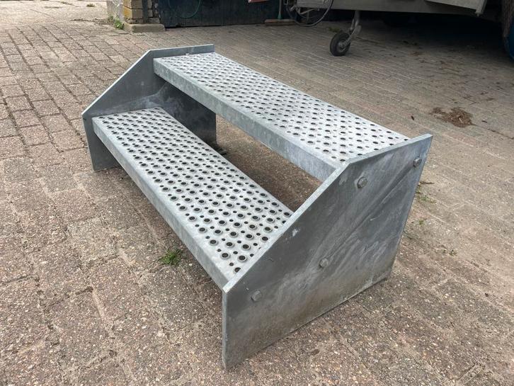Metalen trap 2 tredes, opstap voor caravan, Doe-het-zelf en Verbouw, Ladders en Trappen, Zo goed als nieuw, Trap, Minder dan 2 meter