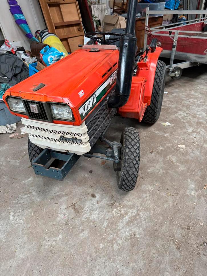 Kubota tractor met kiepbak, trekhaak en pallet lifter, Zakelijke goederen, Agrarisch | Tractoren, tot 2500, Overige merken, tot 80 Pk