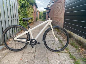 Witte VANMOOF VAN MOOF beschikbaar voor biedingen