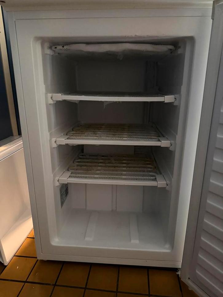 Whirlpool Vrieskast - Compact en Efficiënt, Witgoed en Apparatuur, Vriezers en Diepvrieskisten, Gebruikt, Vrijstaand, Vrieskast