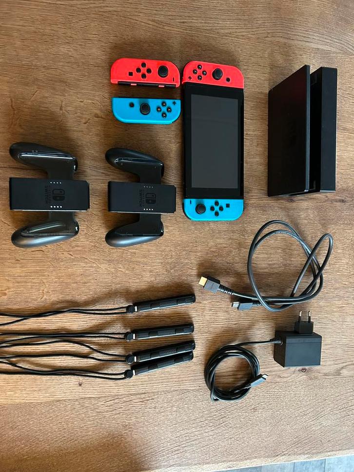 Nintendo switch, Spelcomputers en Games, Spelcomputers | Nintendo Switch, Zo goed als nieuw, Switch Original, Met 3 controllers of meer