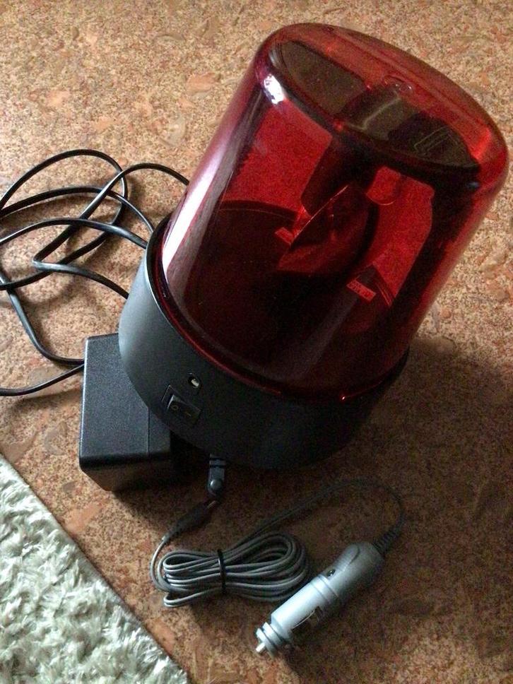 Rood zwaailicht 12 volt met adaptor goed.👍, Hobby en Vrije tijd, Feestartikelen, Zo goed als nieuw, Overige typen, Overige, Ophalen