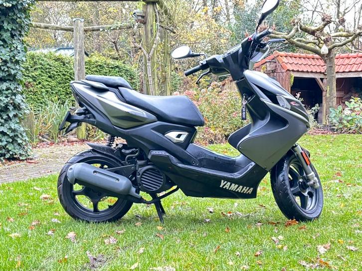 Nog erg mooie 4 takt Yamaha Aerox te koop!, Fietsen en Brommers, Scooters | Yamaha, Gebruikt, Aerox, Maximaal 45 km/u, Benzine
