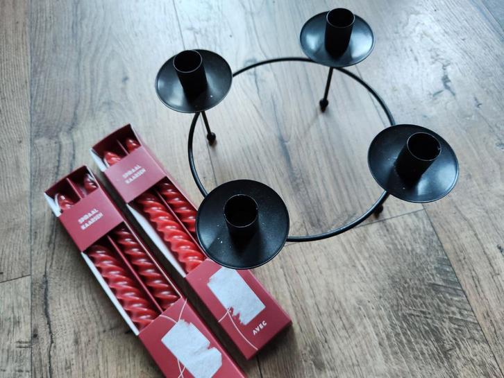 Stoere, zwart metalen kandelaar + 4 kaarsen (kaarsenhouder), Huis en Inrichting, Woonaccessoires | Kandelaars en Kaarsen, Zo goed als nieuw