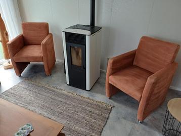 2 fauteuils bruin beschikbaar voor biedingen