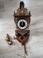 Friese staartklok met messing ornamenten, prachtig Hollands, Antiek en Kunst, Ophalen of Verzenden