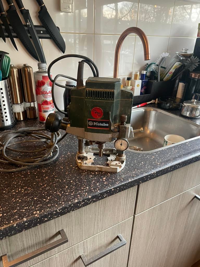 Metabo bovenfrees, Ophalen of Verzenden, Zo goed als nieuw, Elektrisch, Bovenfrees