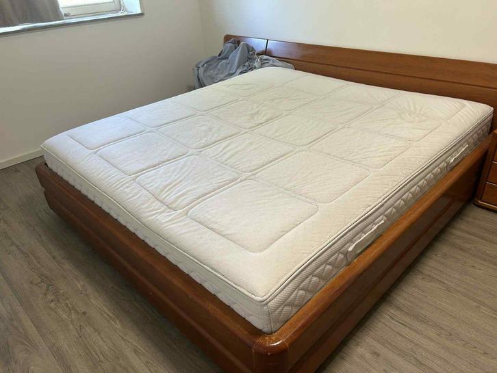 Tweepersoons bed van kersenhout (180x200 cm), Huis en Inrichting, Slaapkamer | Bedden, Gebruikt, Tweepersoons, 180 cm, 200 cm