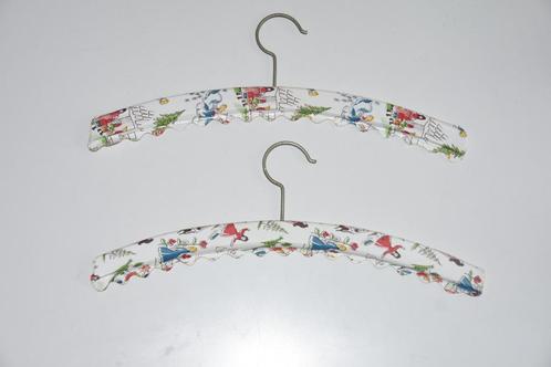 2 Vintage Vinyl kledinghangers met sprookjes kinderkamer, Kinderen en Baby's, Kinderkamer | Inrichting en Decoratie, Ophalen of Verzenden