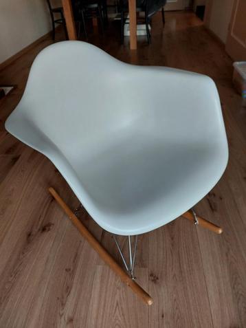 Schommelstoel EAMES beschikbaar voor biedingen