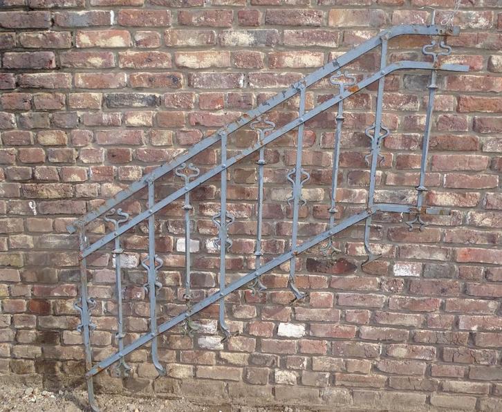 smeedijzeren en geklonken trapleuning  balustrade van balkon, Antiek en Kunst, Curiosa en Brocante, Ophalen