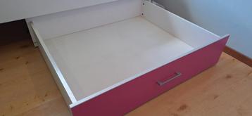 2 bedlades opberglades met wieltjes roze onder 1 persoonsbed beschikbaar voor biedingen