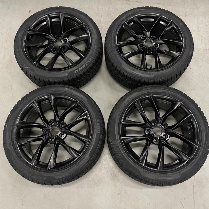 18" Tesla Model 3 Winterset. Zwarte Velgen + Winterbanden, Auto-onderdelen, Banden en Velgen, Banden en Velgen, Winterbanden, 18 inch