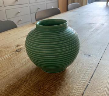 ADCO ribbelvaas nr. 1012 groen geglazuurd aardewerk 1938 beschikbaar voor biedingen