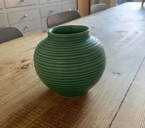 ADCO ribbelvaas nr. 1012 groen geglazuurd aardewerk 1938, Antiek en Kunst, Antiek | Keramiek en Aardewerk, Ophalen of Verzenden