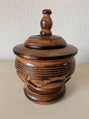 Hand gemaakt houtsnijwerk potje uit Bali beschikbaar voor biedingen