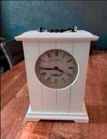 Landelijk staande klok wees er op tijd bij beschikbaar voor biedingen