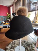 Mooi vilten petje met pom pom maat 92 /104:., Kinderen en Baby's, Kinderkleding | Petten en Hoeden, Ophalen of Verzenden, Zo goed als nieuw