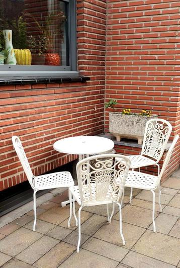 4 Franse bistrostoelen met tafel