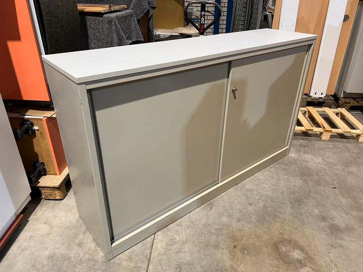Metalen schuifdeurkast 180cm breed, Huis en Inrichting, Kasten | Roldeurkasten en Archiefkasten, Zo goed als nieuw, 100 tot 150 cm