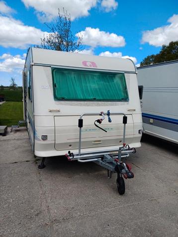 Nette Adria Unica 462 DS caravan.  beschikbaar voor biedingen
