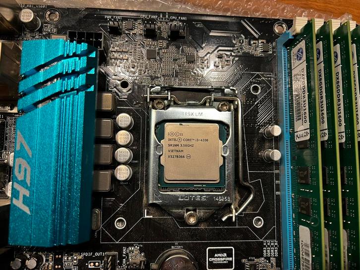 ASRock H97M Pro4 + i3 4330 + 32GB RAM, Computers en Software, Moederborden, Gebruikt, Intel, DDR3, Ophalen of Verzenden