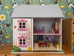 Groot houten poppenhuis met meubeltjes, Kinderen en Baby's, Speelgoed | Poppenhuizen, Ophalen, Gebruikt, Poppenhuis