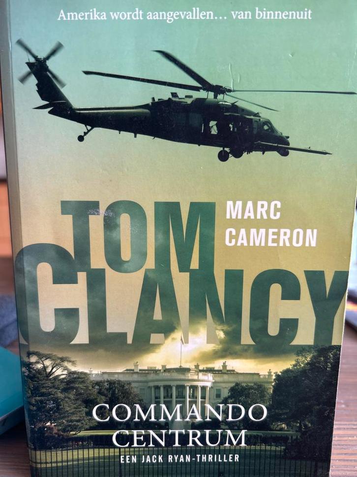 Tom Clancy - Commando Centrum - Jack Ryan Thriller, Boeken, Thrillers, Gelezen, Amerika, Ophalen of Verzenden