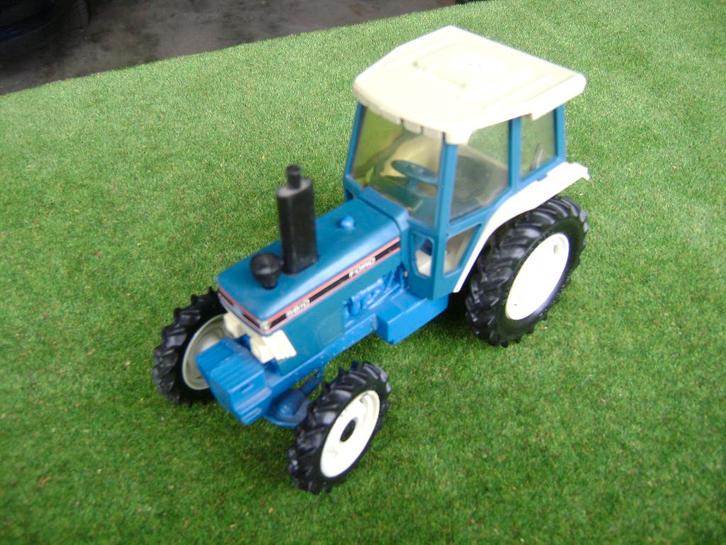 Ford 5610 Generatie II van Britains nr. 9527, Hobby en Vrije tijd, Modelauto's | 1:32, Zo goed als nieuw, Tractor of Landbouw