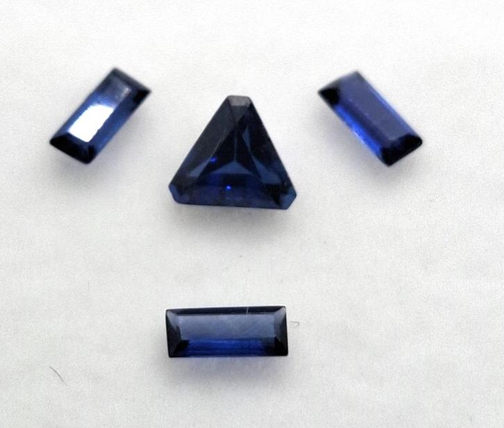 Mooie blauwe, groene en rode Corundum., Sieraden, Tassen en Uiterlijk, Edelstenen, Nieuw, Ophalen of Verzenden