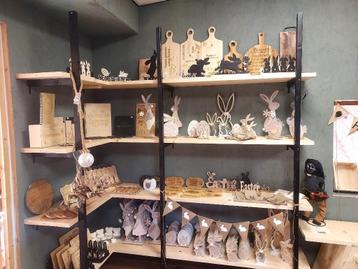 Diverse handgemaakte , houten decoratie items, PAASSHOPPEN? beschikbaar voor biedingen