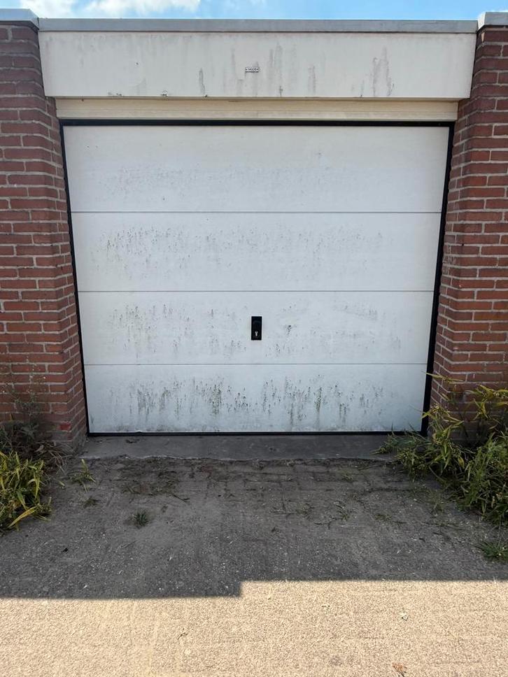 Garagebox te huur in de Achtse Barrier in Eindhoven, Huizen en Kamers, Garages en Parkeerplaatsen, Noord-Brabant