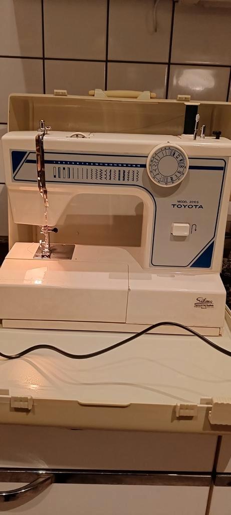Toyota 2010s Naaimachine - Compleet & Sterk!, Hobby en Vrije tijd, Naaimachines en Toebehoren, Gebruikt, Naaimachine, Overige merken