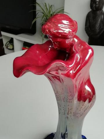 Art deco vaas, gesigneerd onderaan beschikbaar voor biedingen