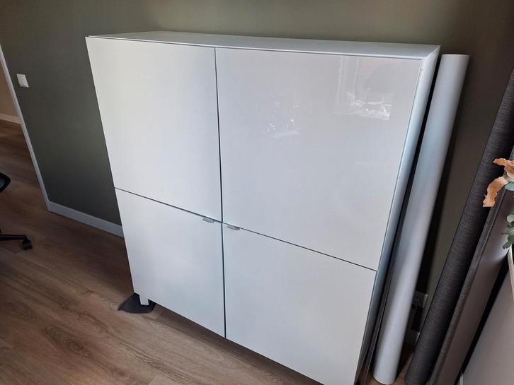 Ikea Besta Kast - Wit, hoogglans deurtjes, Huis en Inrichting, Kasten | Kledingkasten, Zo goed als nieuw, 100 tot 150 cm, 50 tot 100 cm