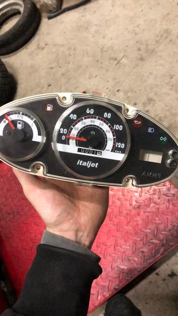 Nieuw Italjet teller cockpit 120 km/h beschikbaar voor biedingen