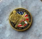 US Army 4th infantry division D-Day coin, Ophalen of Verzenden, Amerika, Embleem of Badge