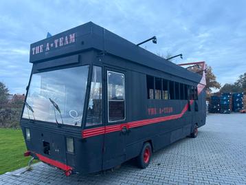 Spijkstaal versierde wagen beschikbaar voor biedingen