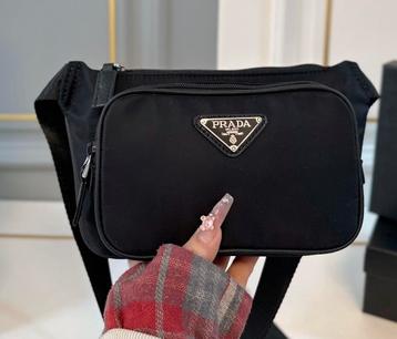 Prada heuptas buideltas nieuw winkelmodel met dustbag beschikbaar voor biedingen