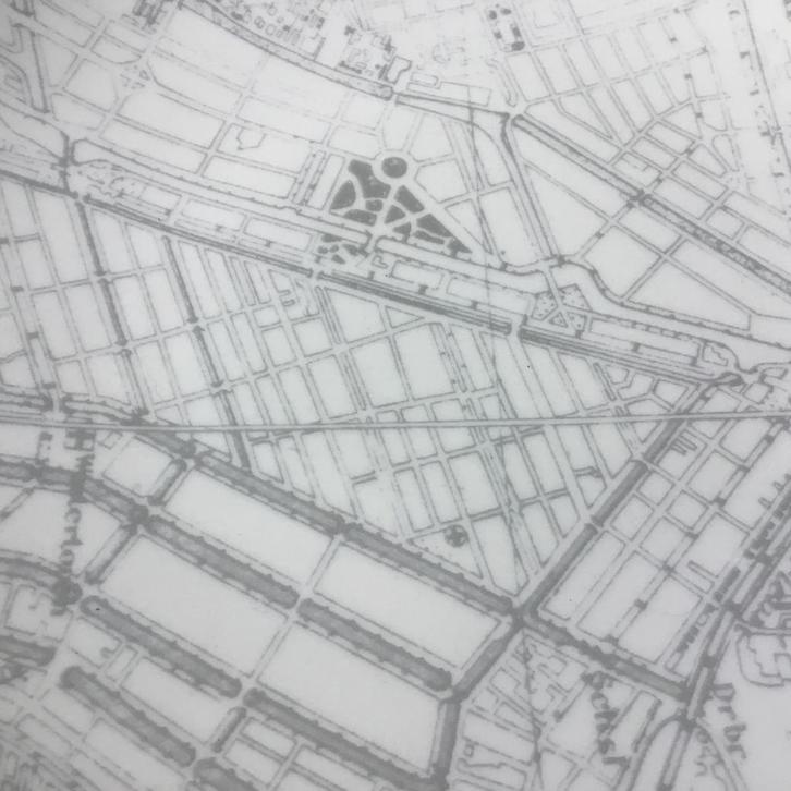 Kijk op Amsterdam - Design Bord - Maaike Bertens, Antiek en Kunst, Antiek | Schalen, Ophalen of Verzenden